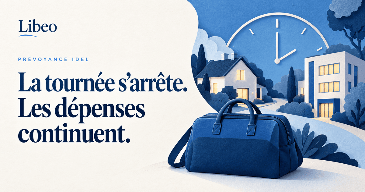 Un sac de tournée fermé devant une maison et un cabinet, sous une grande horloge, accompagne le texte : La tournée s’arrête. Les dépenses continuent.
